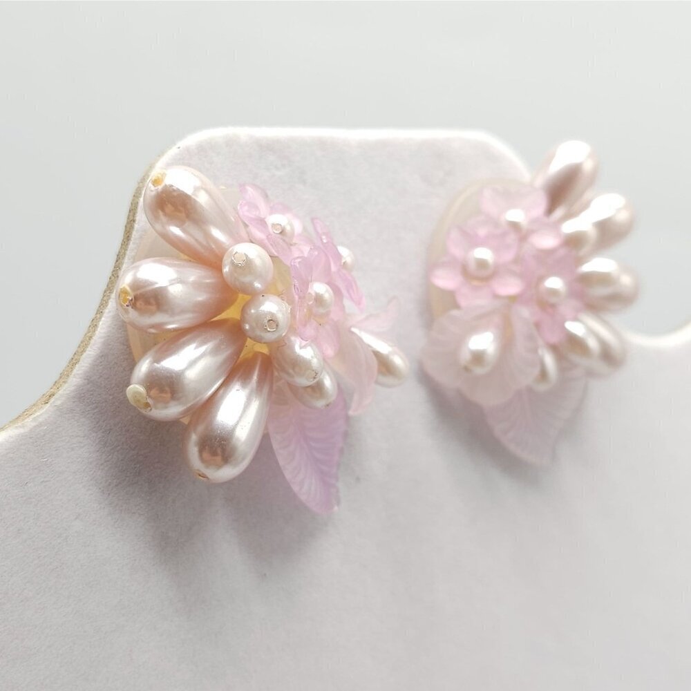 Vintage 1980s Pink Floral Stud Earrings With Faux Pearl Acrylic Leaf Accents - Picture 2 of 5